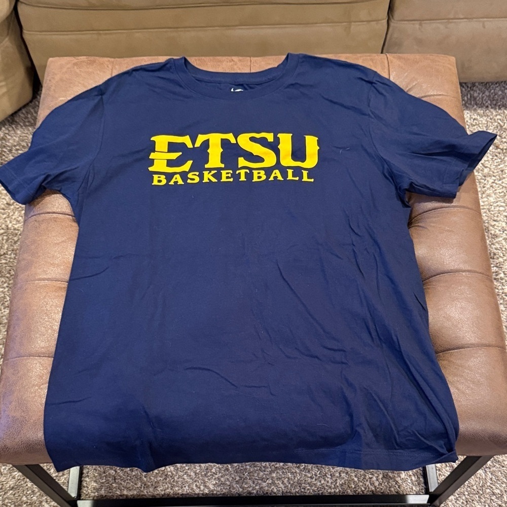 East Tennessee State short sleeve T-shirt, size large (45)